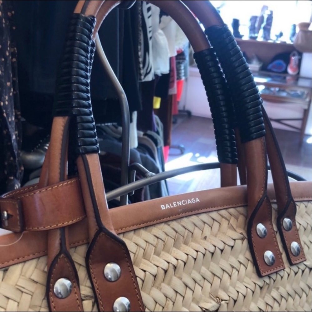 AUTHENTIC- Balenciaga straw beach tote 👜 💕